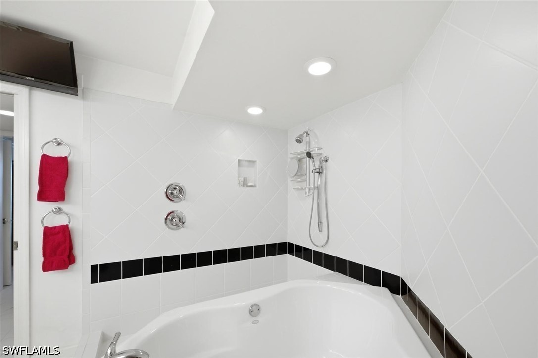 2 Bed Waterfront Home for Sale in Naples, photo 18