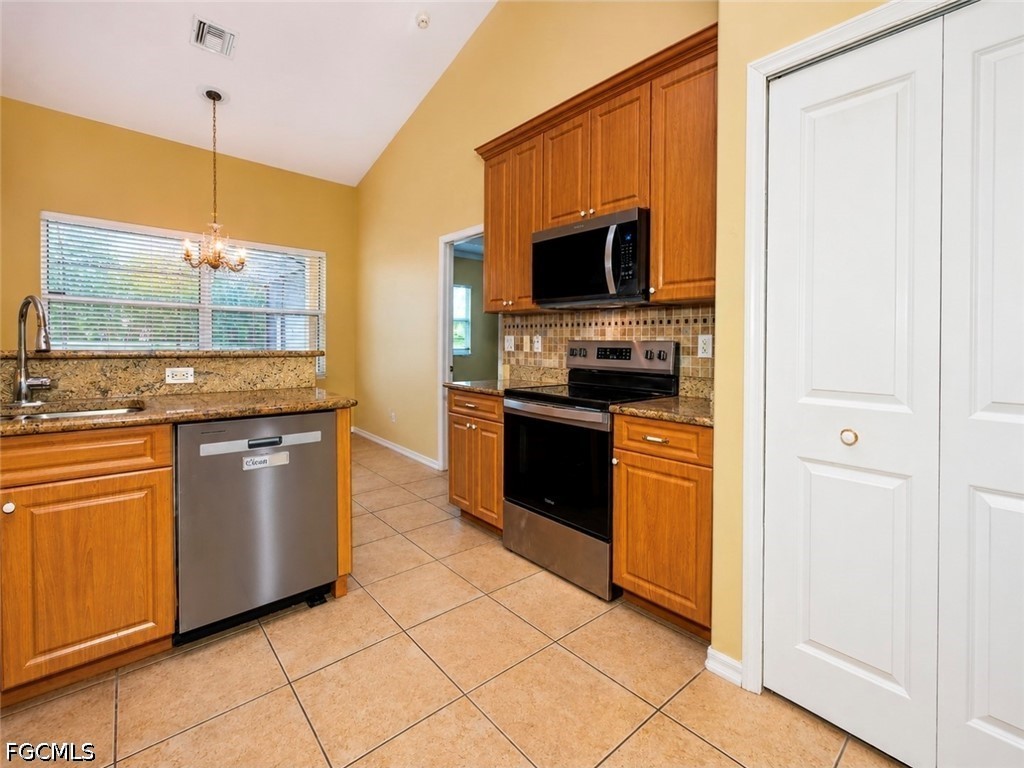 3 Bed Pool Home for Sale in Cape Coral, photo 18