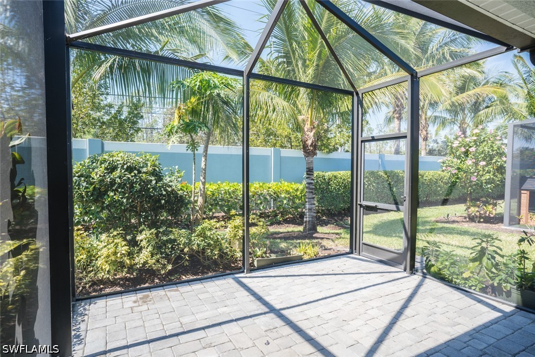 2 Bed Attached for Sale in Naples, photo 18