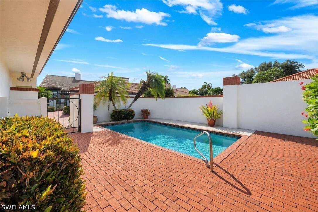 2 Bed Pool Home for Sale in Bay Villas, photo 18