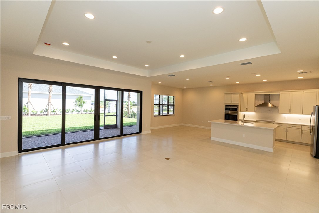 3 Bed SingleFamilyResidence for Sale in Valencia Harbor, FL — photo 19