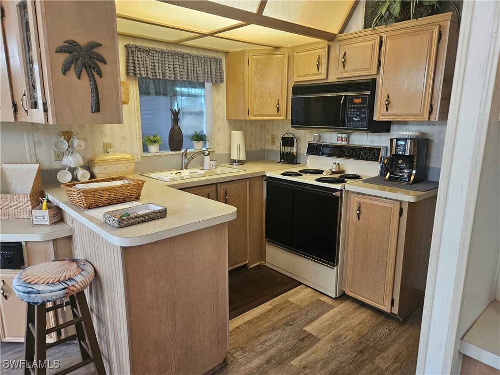 1 Bed ManufacturedHome for Sale in Naples, FL, $87,500 — photo 19