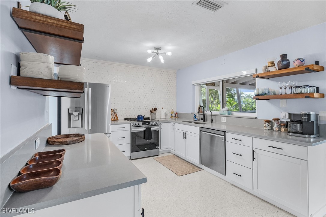 2 Bed Waterfront Home for Sale in Fort Myers, photo 19