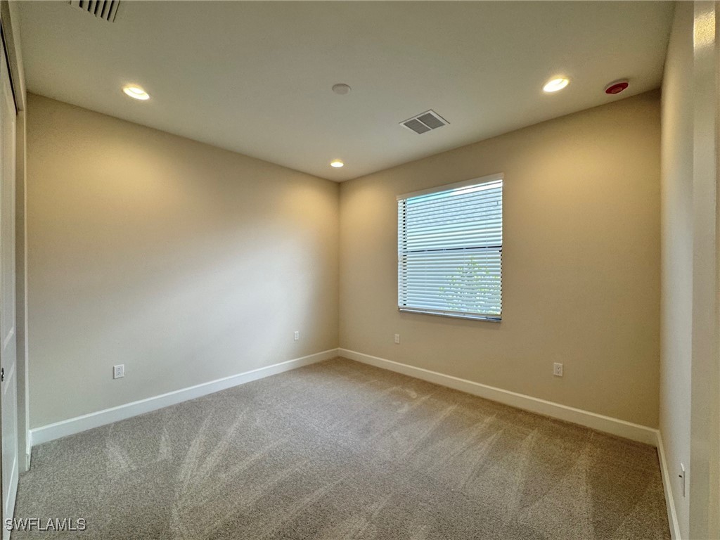 3 Bed SingleFamilyResidence for Sale in Valencia Harbor, FL — photo 19