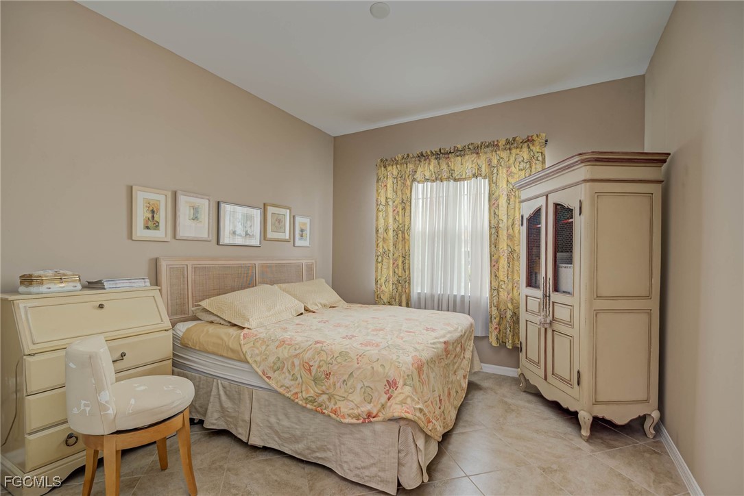 2 Bed Condominium for Sale in Sorrento, photo 19