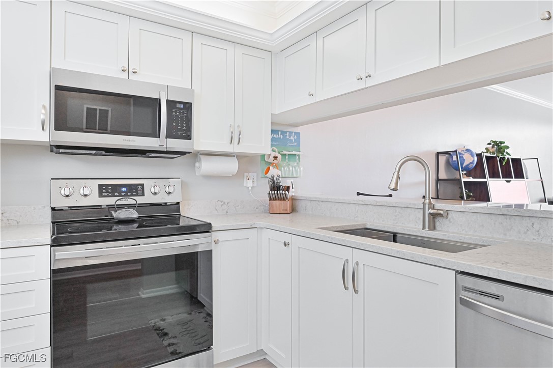 1 Bed Waterfront Home for Sale in Fort Myers, photo 19