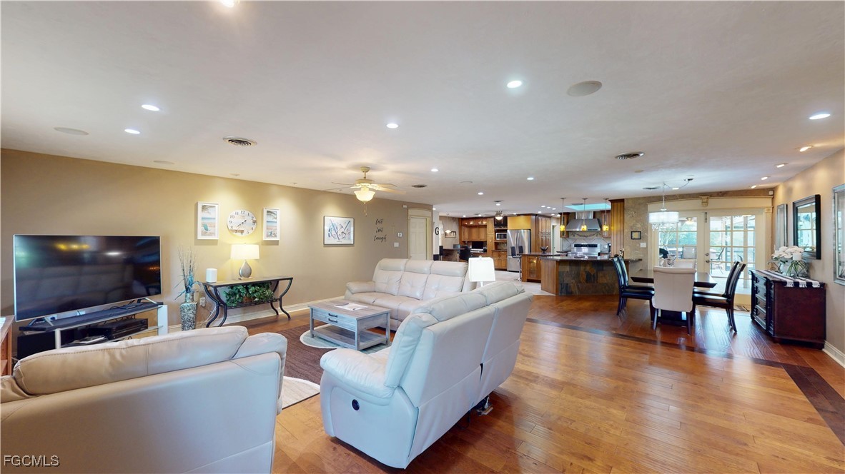 3 Bed Pool Home for Sale in Meadows, photo 19