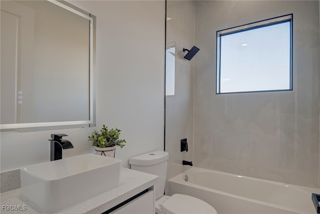 3 Bed SingleFamilyResidence for Sale in Lehigh Acres, photo 19