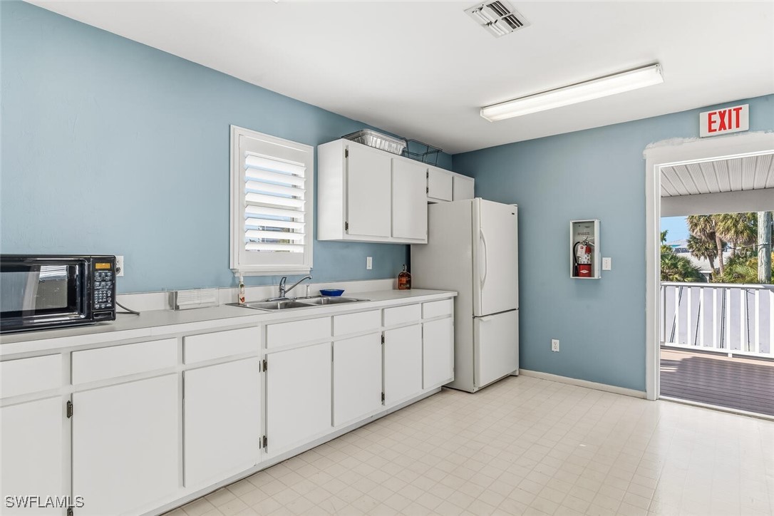 2 Bed Pool Home for Sale in Fort Myers Beach, photo 19