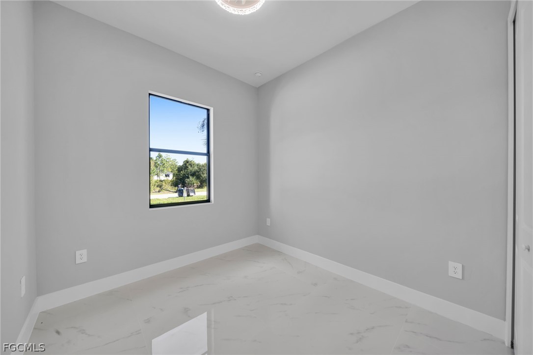 3 Bed SingleFamilyResidence for Sale in Lehigh Acres, photo 19