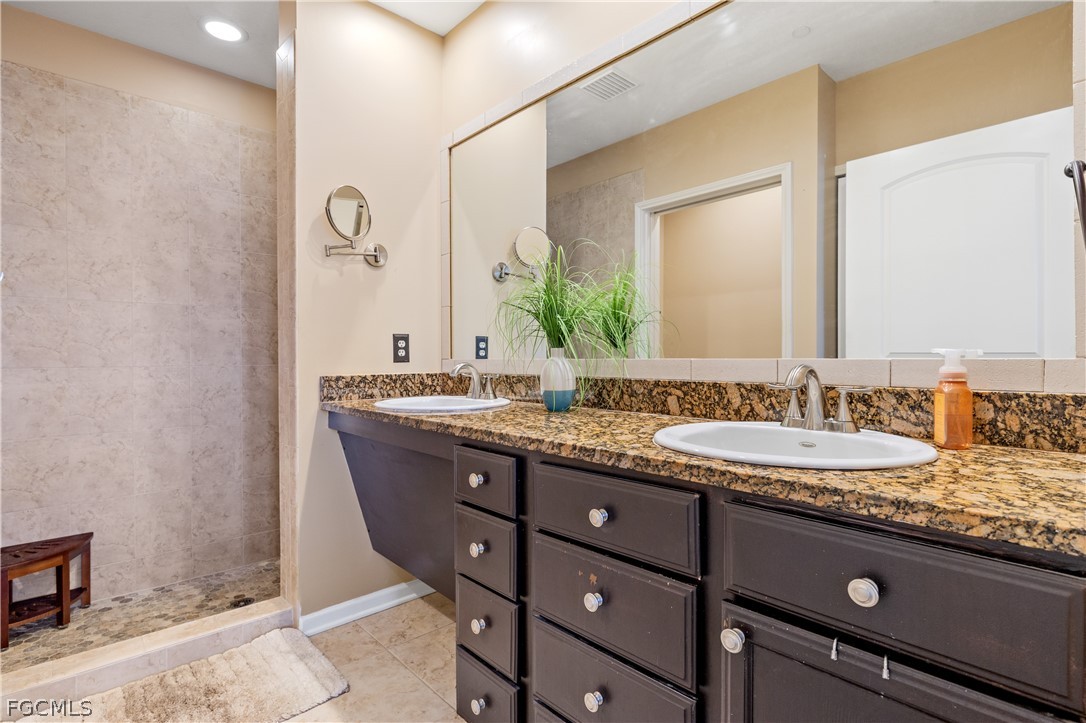 2 Bed Waterfront Home for Sale in Fort Myers, photo 19