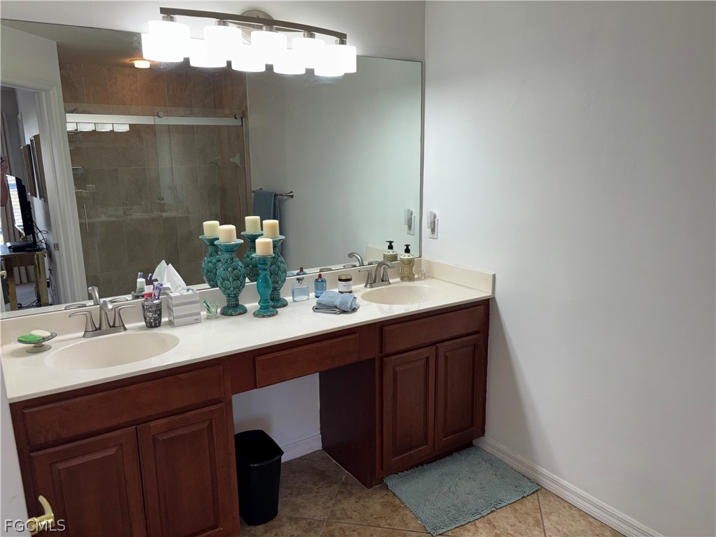 3 Bed Waterfront Home for Sale in Fort Myers, photo 19