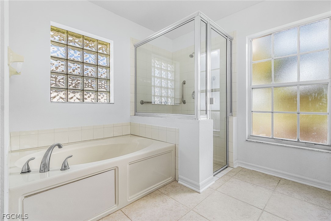 3 Bed Pool Home for Sale in Cape Coral, photo 19