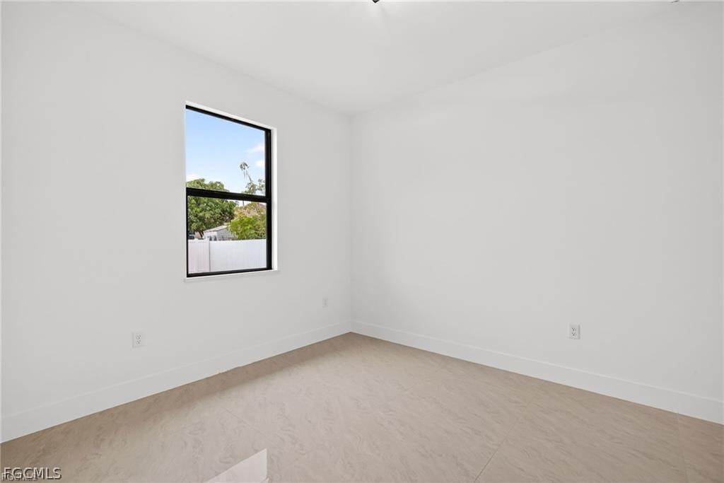 3 Bed SingleFamilyResidence for Sale in Lehigh Acres, photo 19