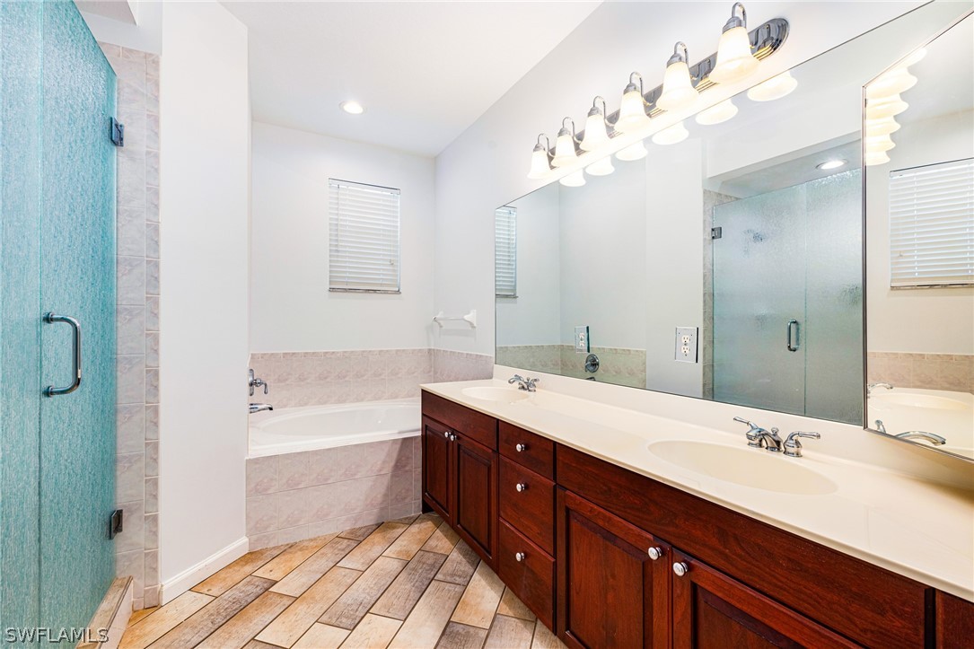 3 Bed Condominium for Sale in Turtle Point, photo 19