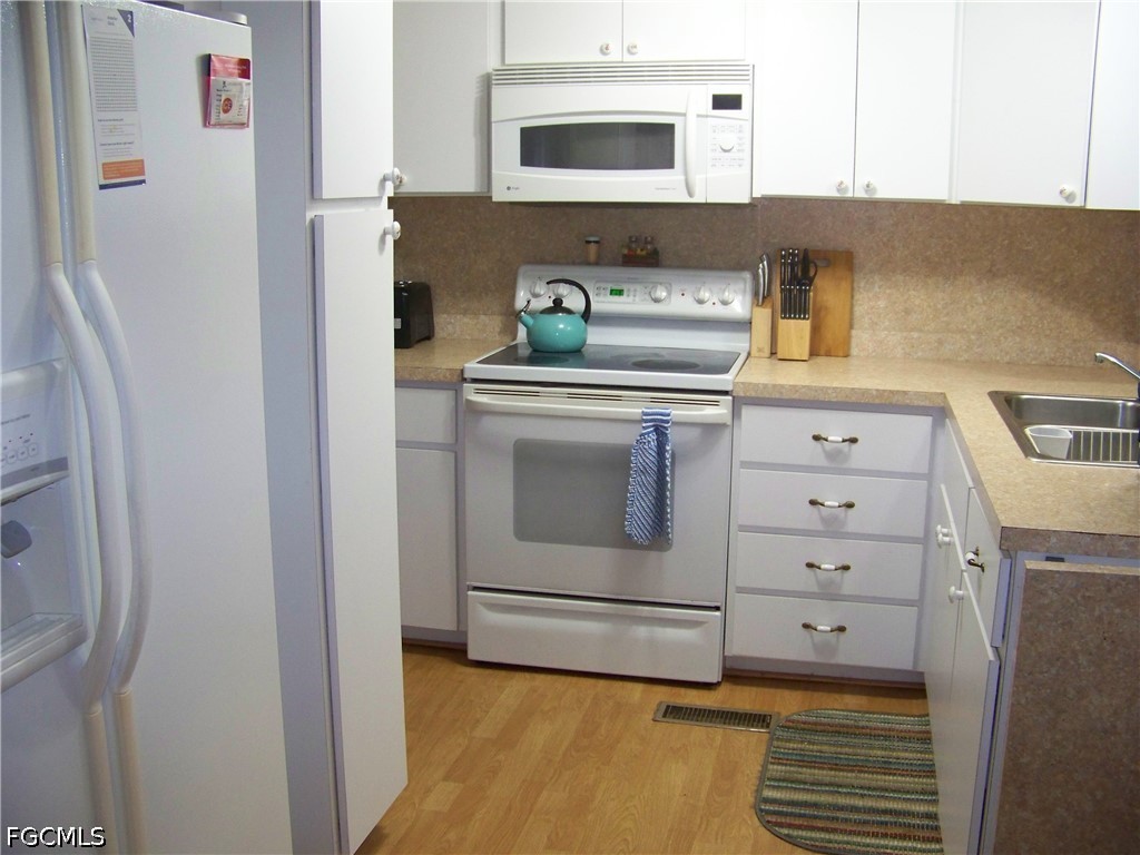 2 Bed ManufacturedHome for Sale in Carriage Village, photo 19