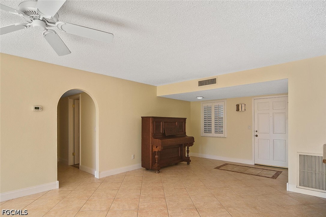 2 Bed Waterfront Home for Sale in Fort Myers, photo 19