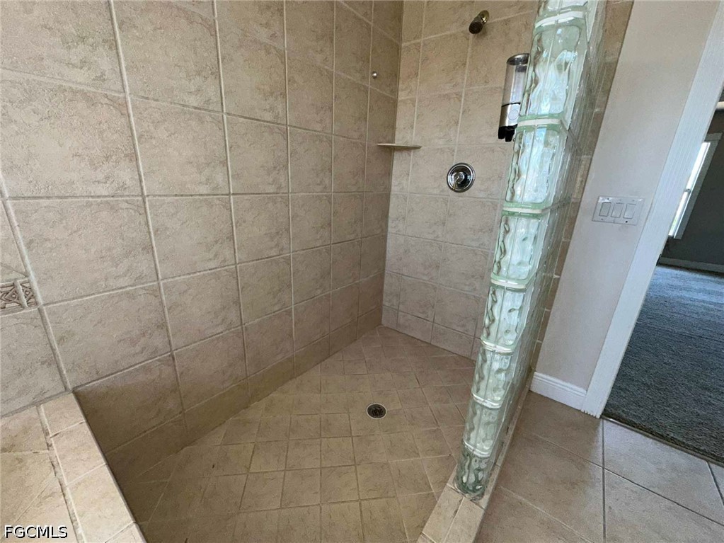 3 Bed SingleFamilyResidence for Sale in Cape Coral, photo 19