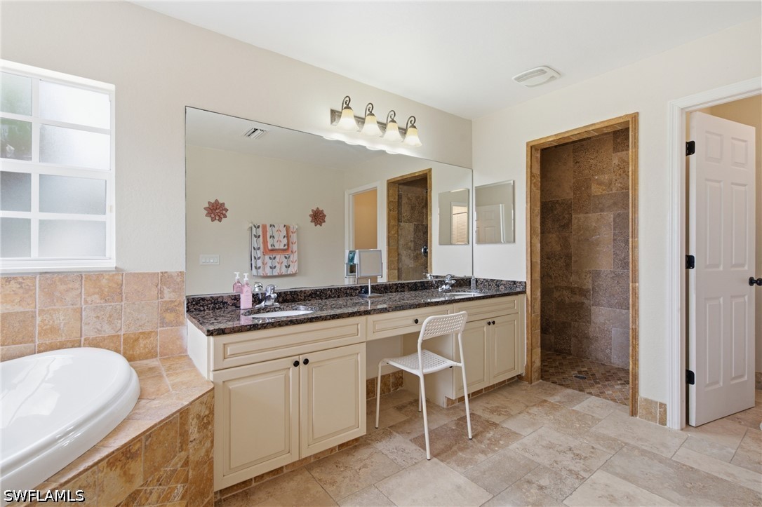 4 Bed SingleFamilyResidence for Sale in Naples, photo 19