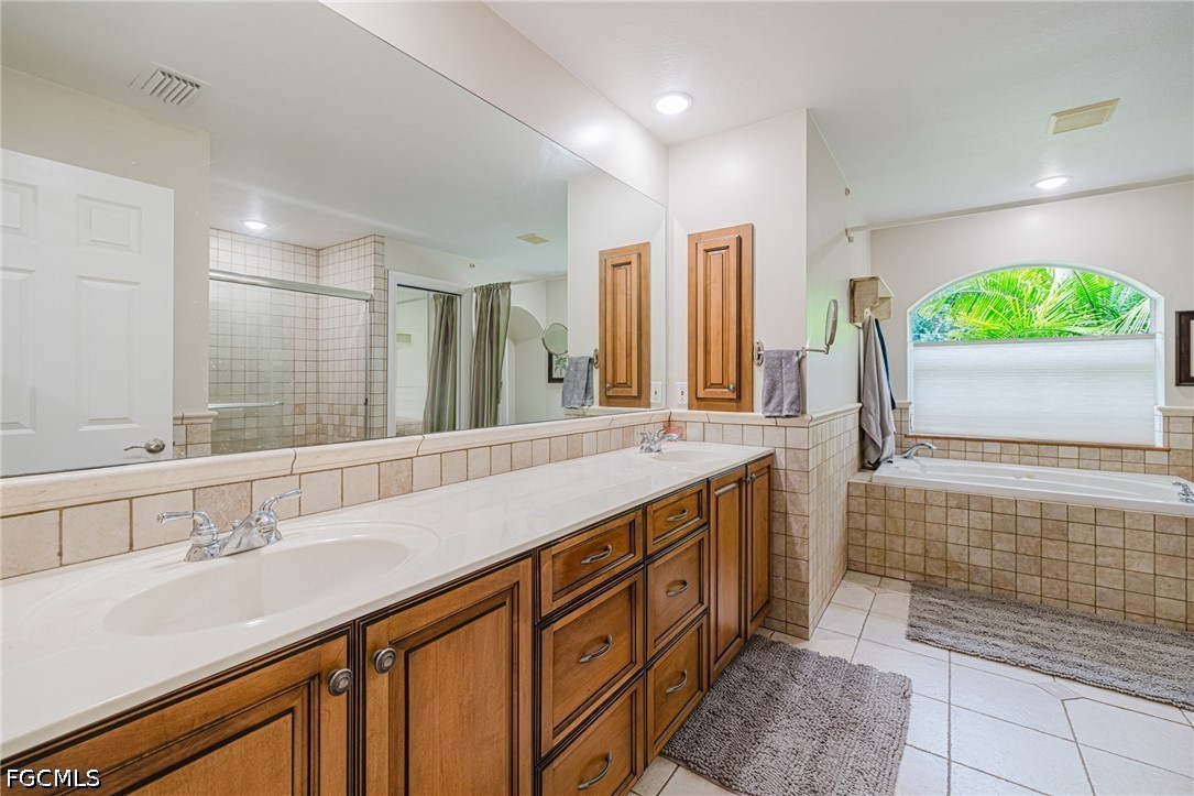 5 Bed Pool Home for Sale in Fort Myers, photo 19