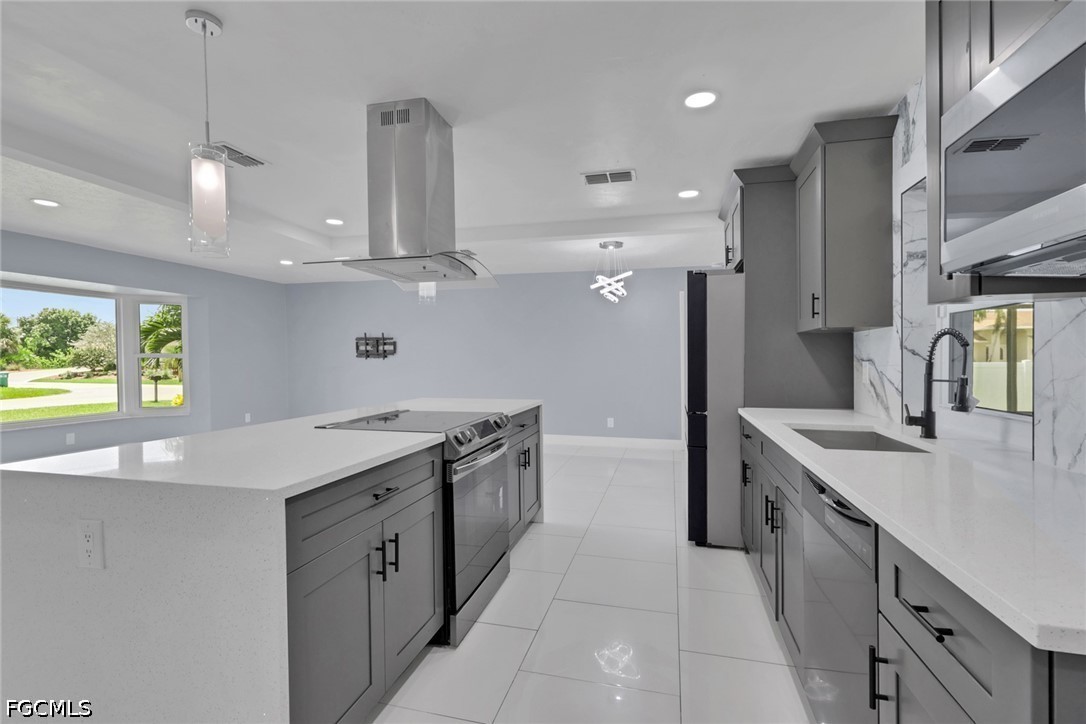 3 Bed SingleFamilyResidence for Sale in Cape Coral, photo 19