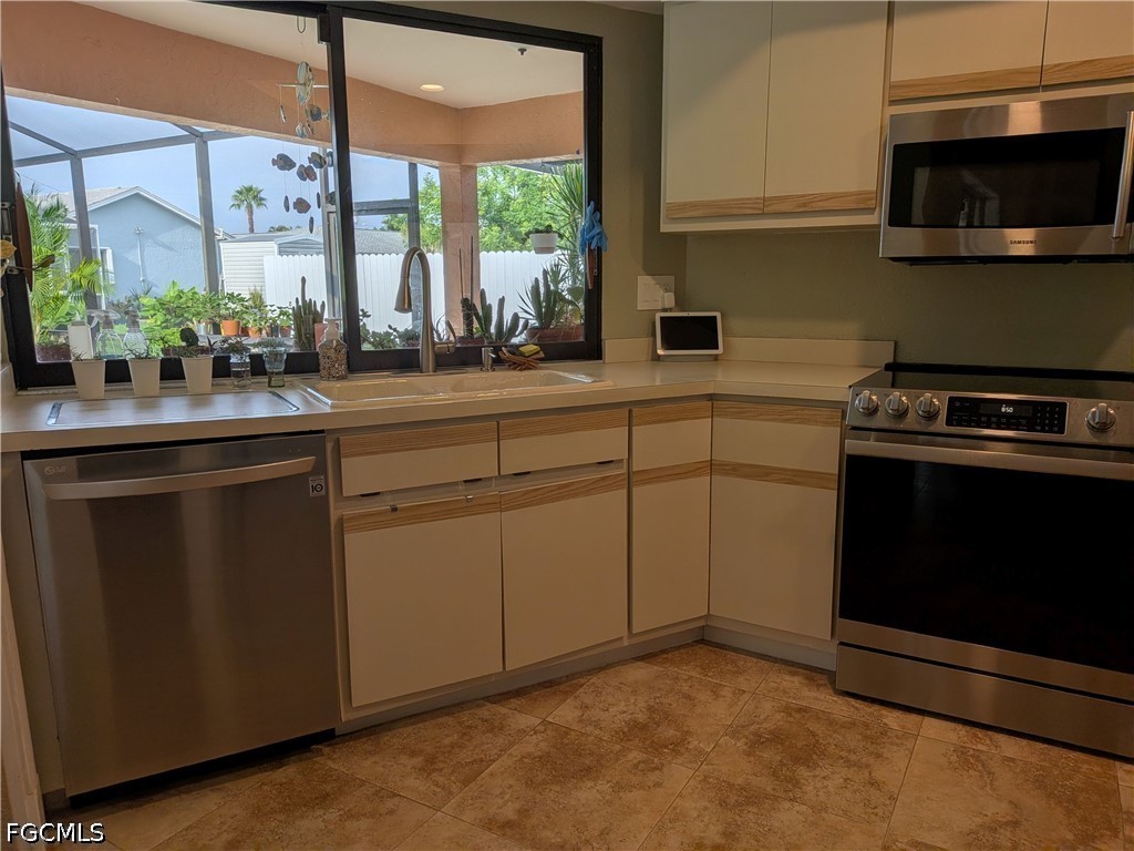 3 Bed Pool Home for Sale in Cape Coral, photo 19
