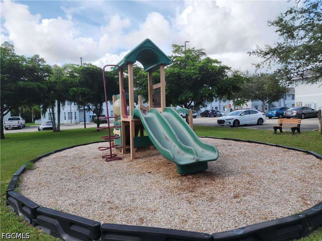 3 Bed Condominium for Sale in Fort Myers, photo 19