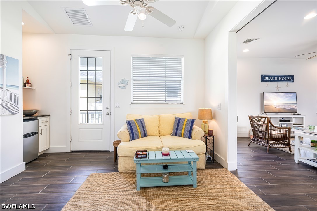 5 Bed SingleFamilyResidence for Sale in Kelly Plaza, FL — photo 19