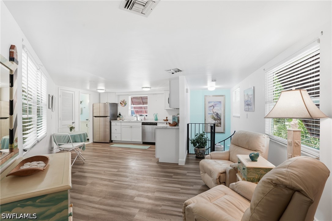 2 Bed SingleFamilyResidence for Sale in Gulf Heights, FL — photo 19