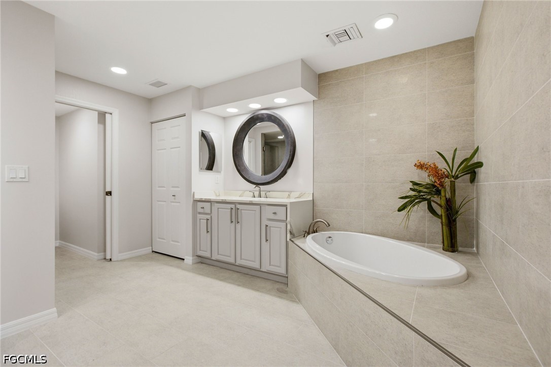 3 Bed Waterfront Home for Sale in Waterside At Bay Beach, photo 19