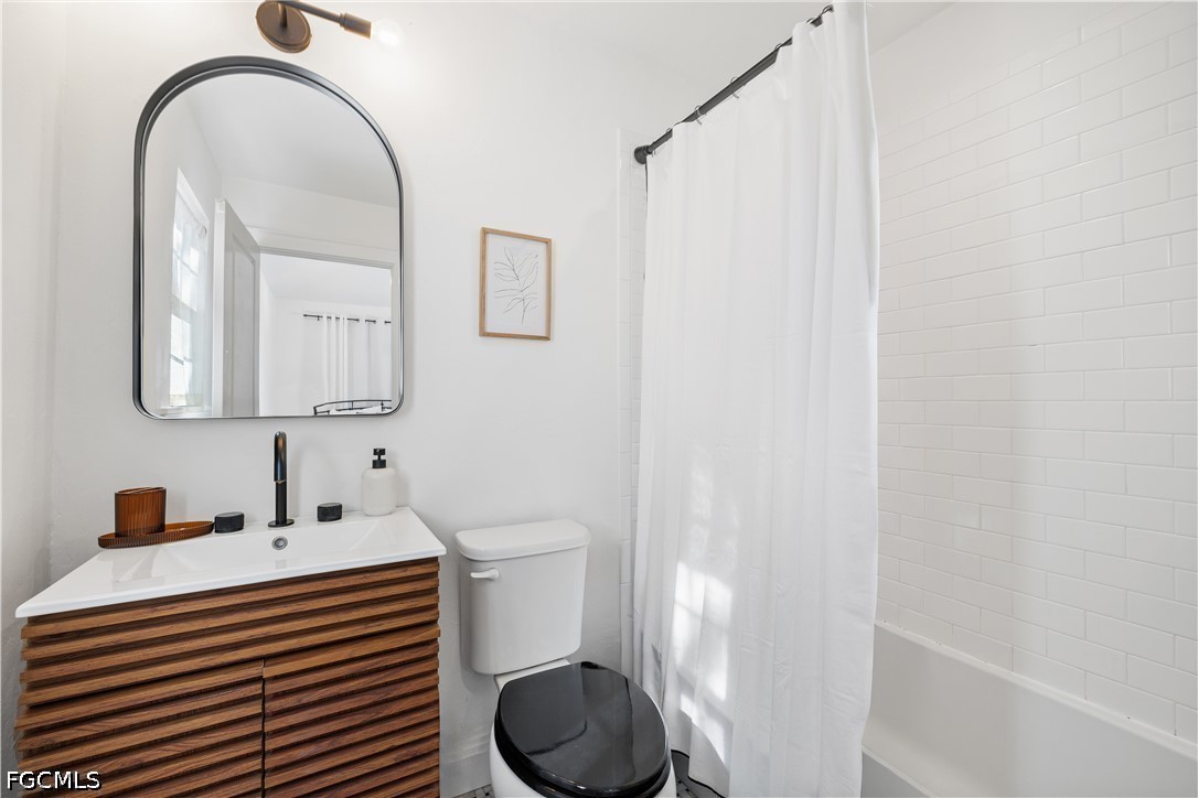 3 Bed Pool Home for Sale in Edison Park, FL, $3,900 — photo 19