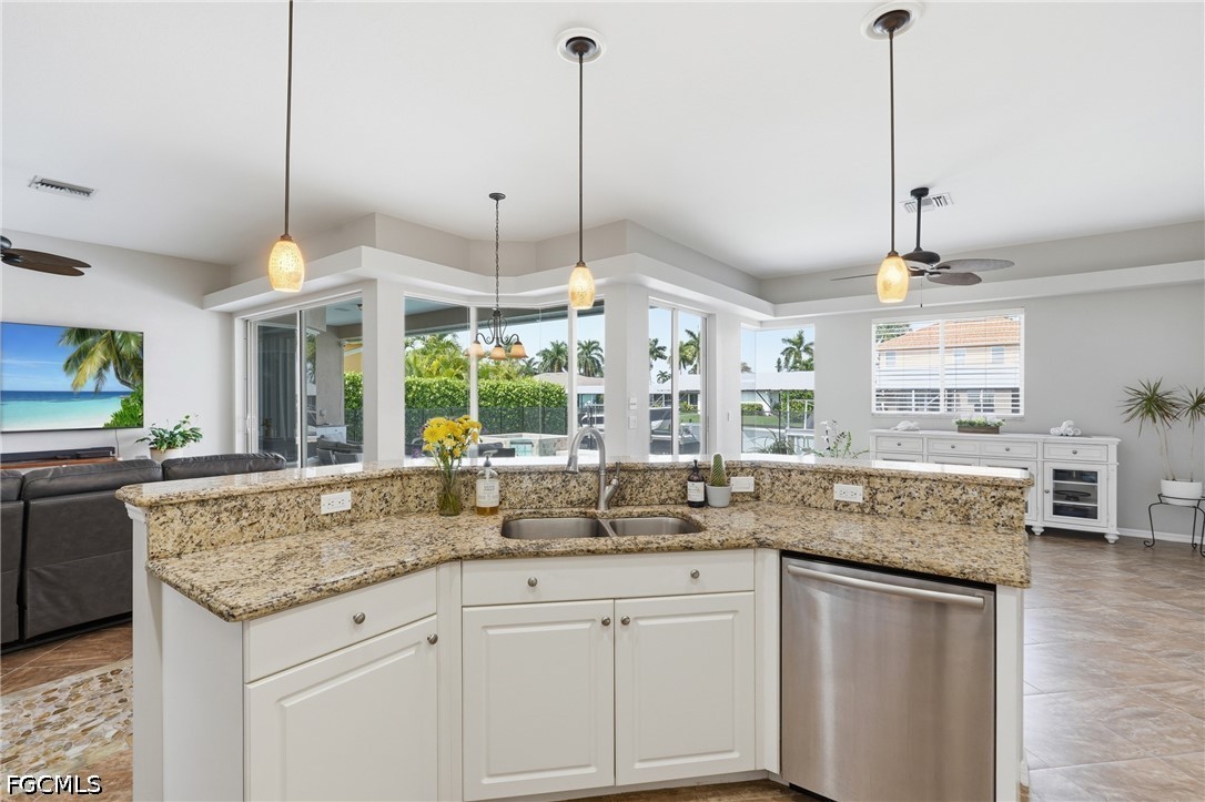 3 Bed Pool Home for Sale in Cape Coral, photo 19