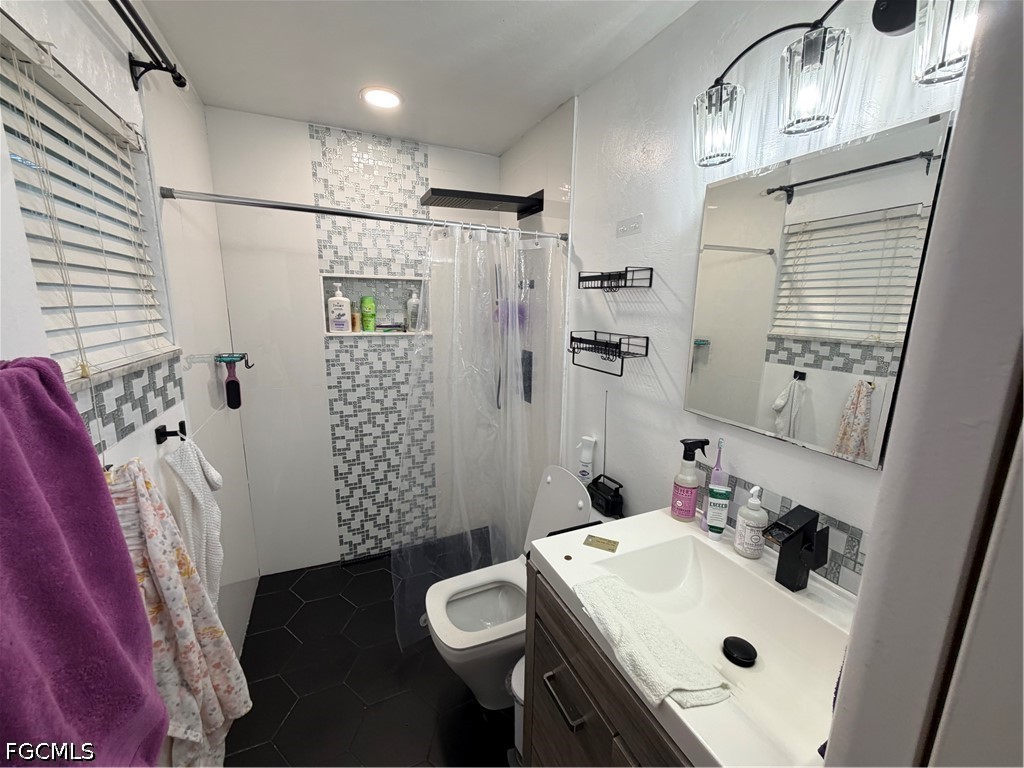 3 Bed Waterfront Home for Sale in North Fort Myers, photo 19