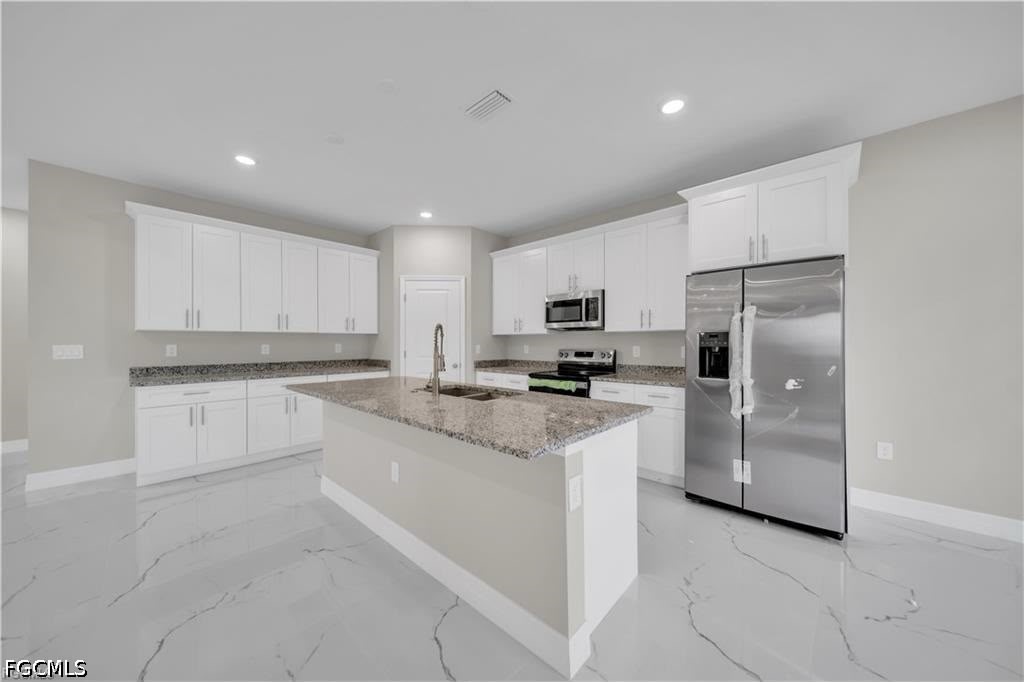 4 Bed SingleFamilyResidence for Sale in Lehigh Acres, photo 19
