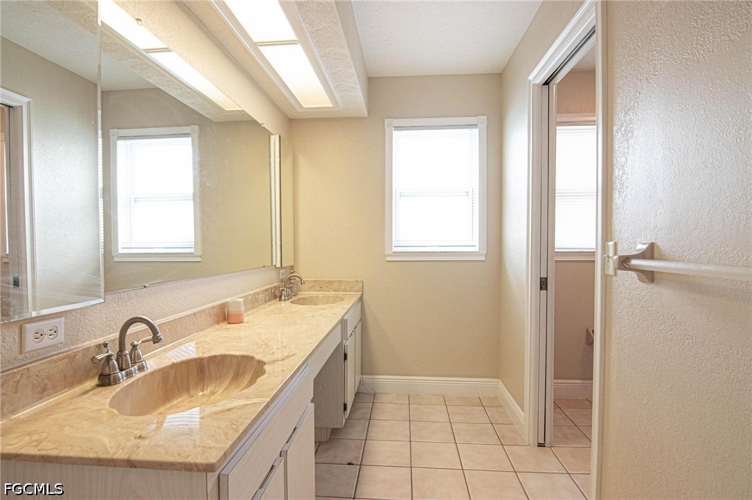 3 Bed Pool Home for Sale in Cape Coral, photo 19