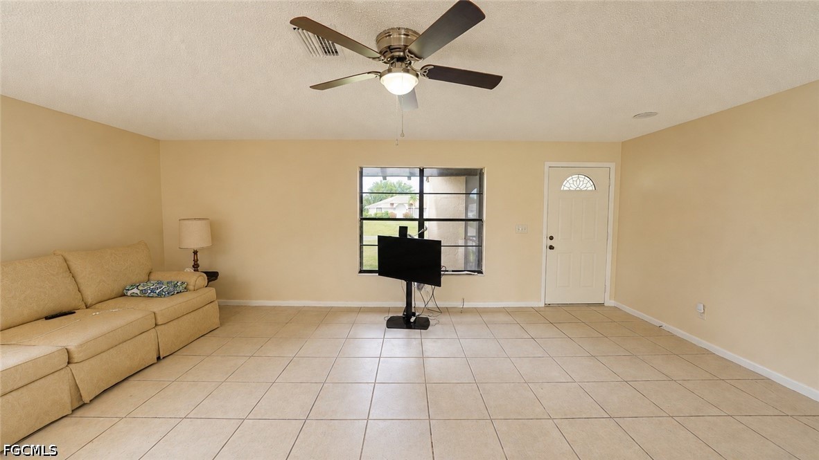 2 Bed SingleFamilyResidence for Sale in Cape Coral, photo 19