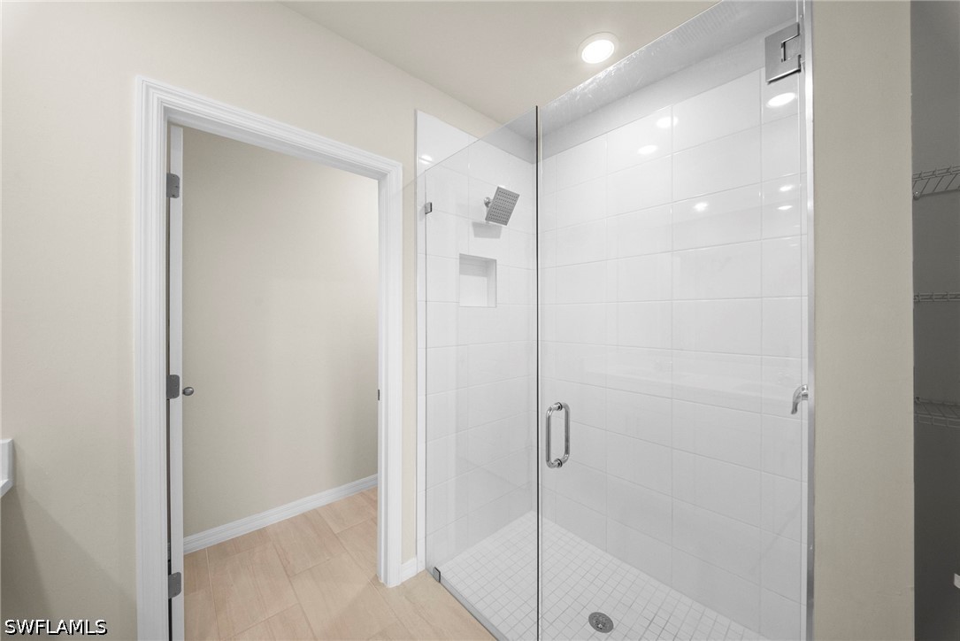 3 Bed SingleFamilyResidence for Sale in Crescent Lakes, photo 19