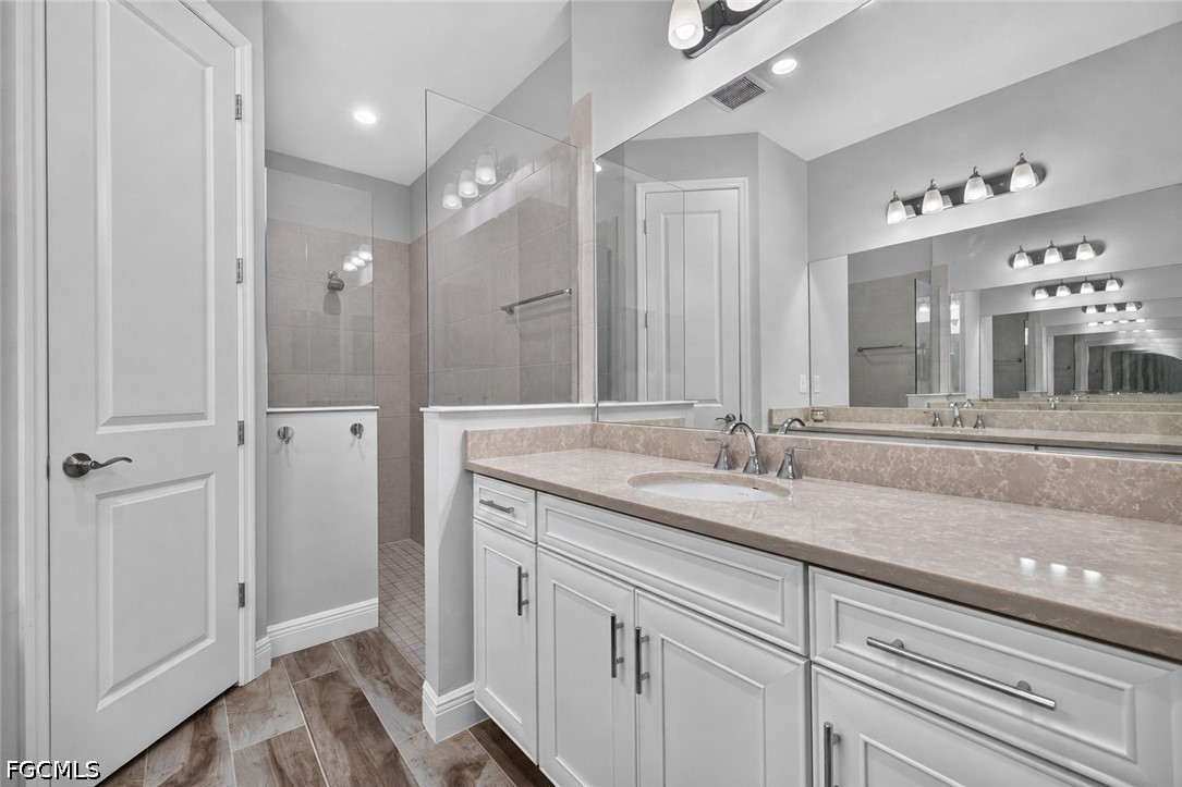 2 Bed Attached for Sale in Naples, photo 19