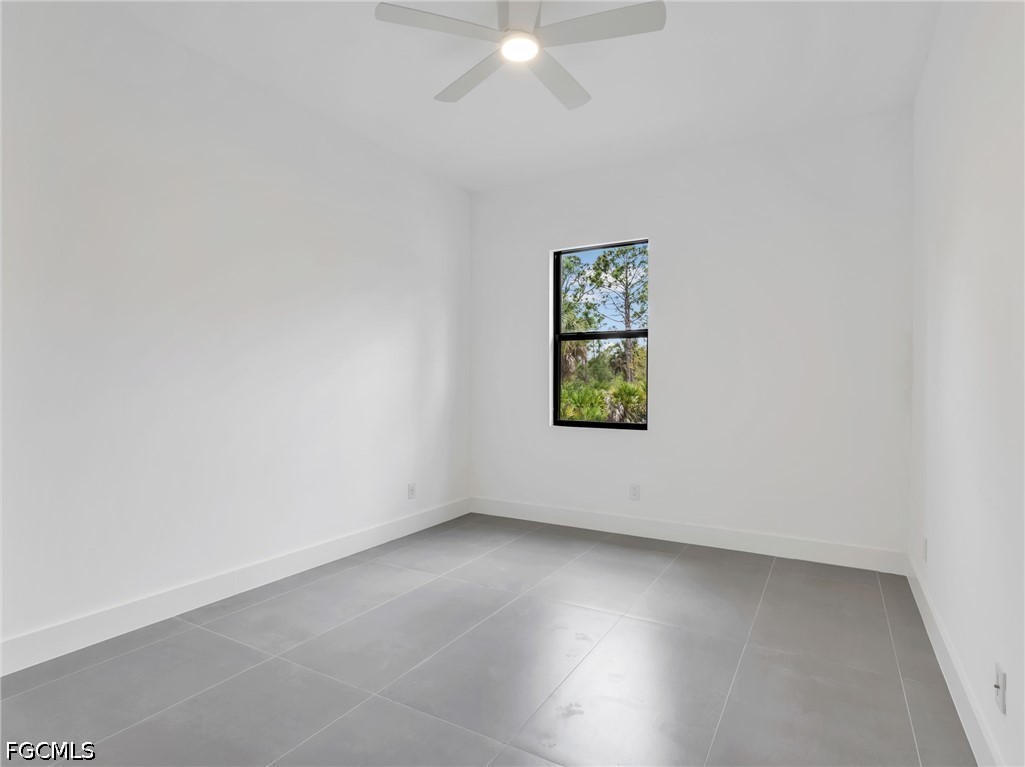 3 Bed SingleFamilyResidence for Sale in East Englewood, photo 19