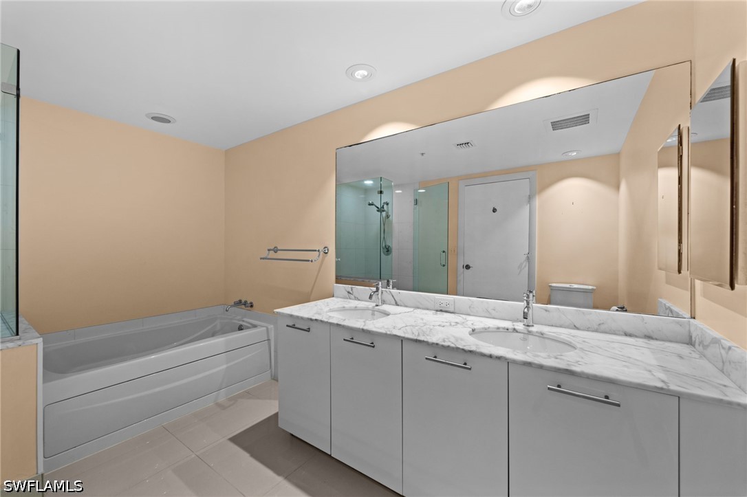 2 Bed Waterfront Home for Sale in Oasis, photo 19