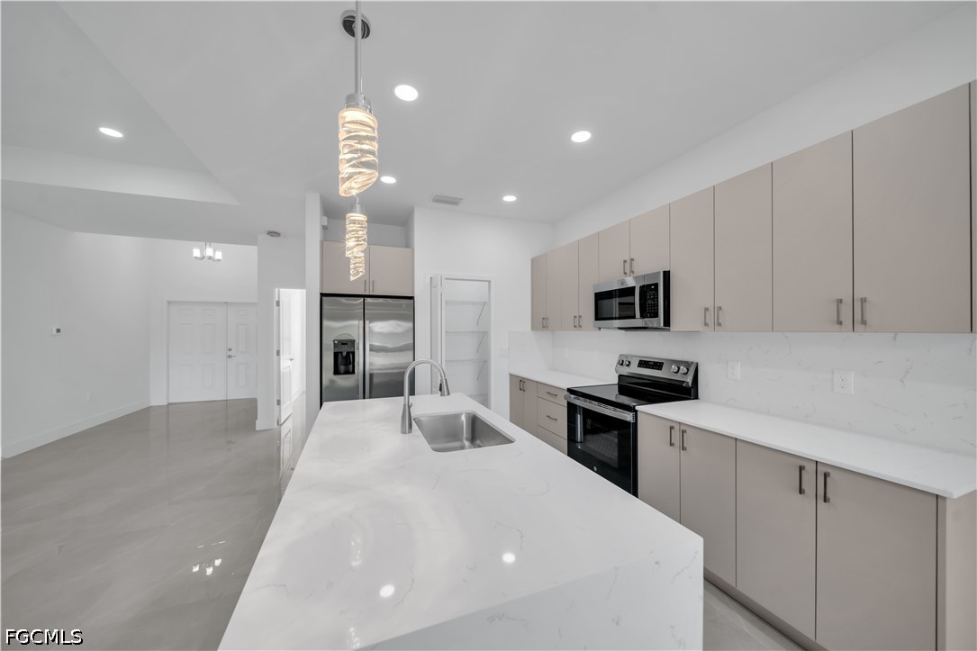 4 Bed SingleFamilyResidence for Sale in Lehigh Acres, photo 19