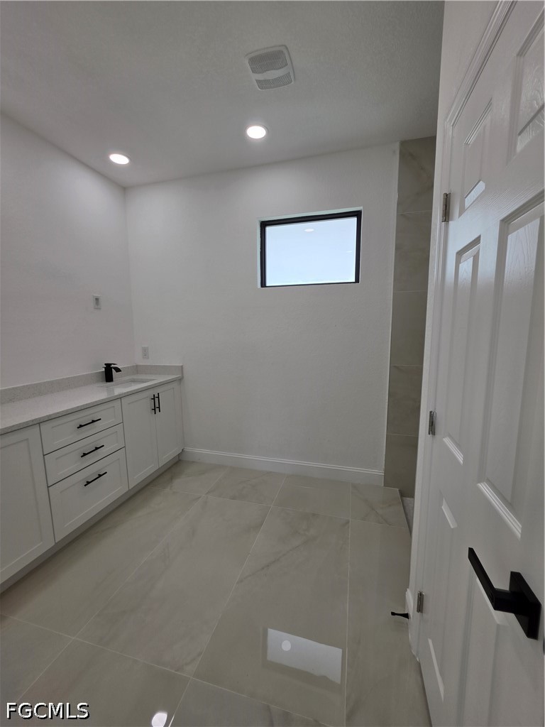 3 Bed SingleFamilyResidence for Sale in Lehigh Acres, photo 19