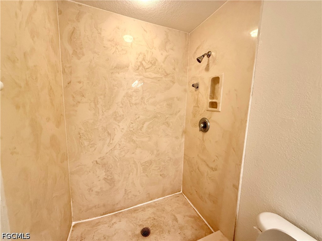 3 Bed SingleFamilyResidence for Sale in Lehigh Acres, photo 19