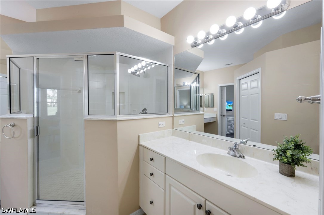 3 Bed Waterfront Home for Sale in Hunters Ridge, photo 19