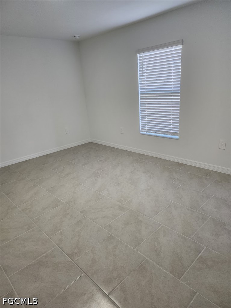 3 Bed Waterfront Home for Sale in Lehigh Acres, photo 19