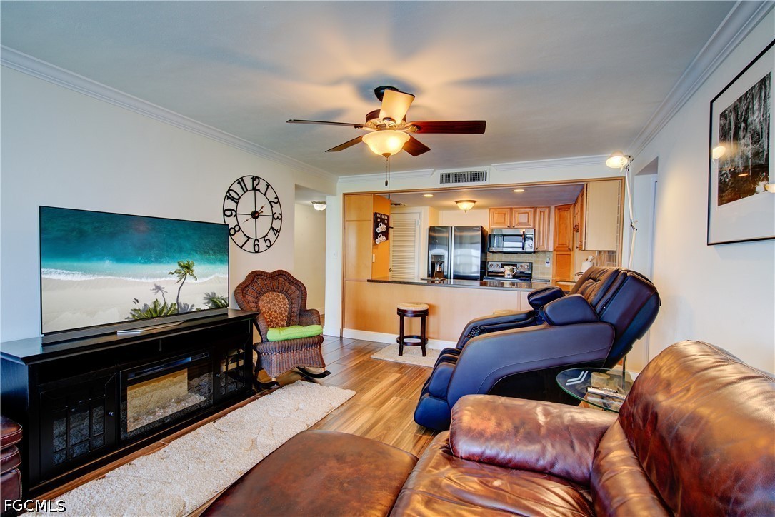 1 Bed Waterfront Home for Sale in Fort Myers, photo 19