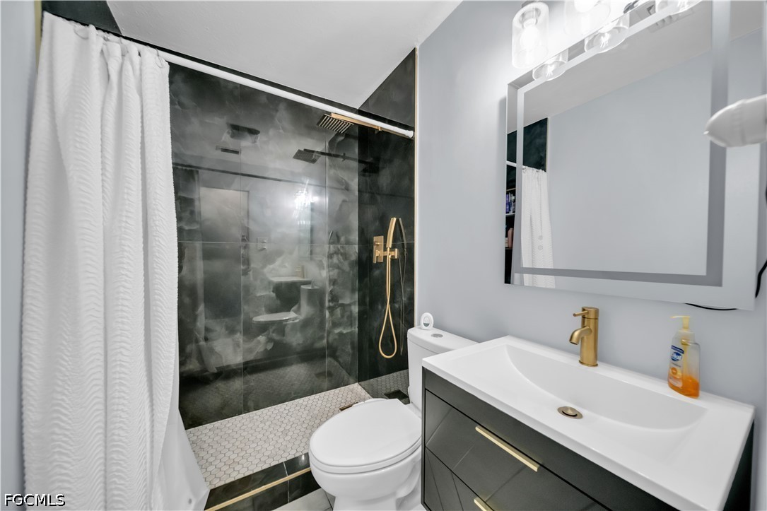 2 Bed SingleFamilyResidence for Sale in North Fort Myers, photo 19
