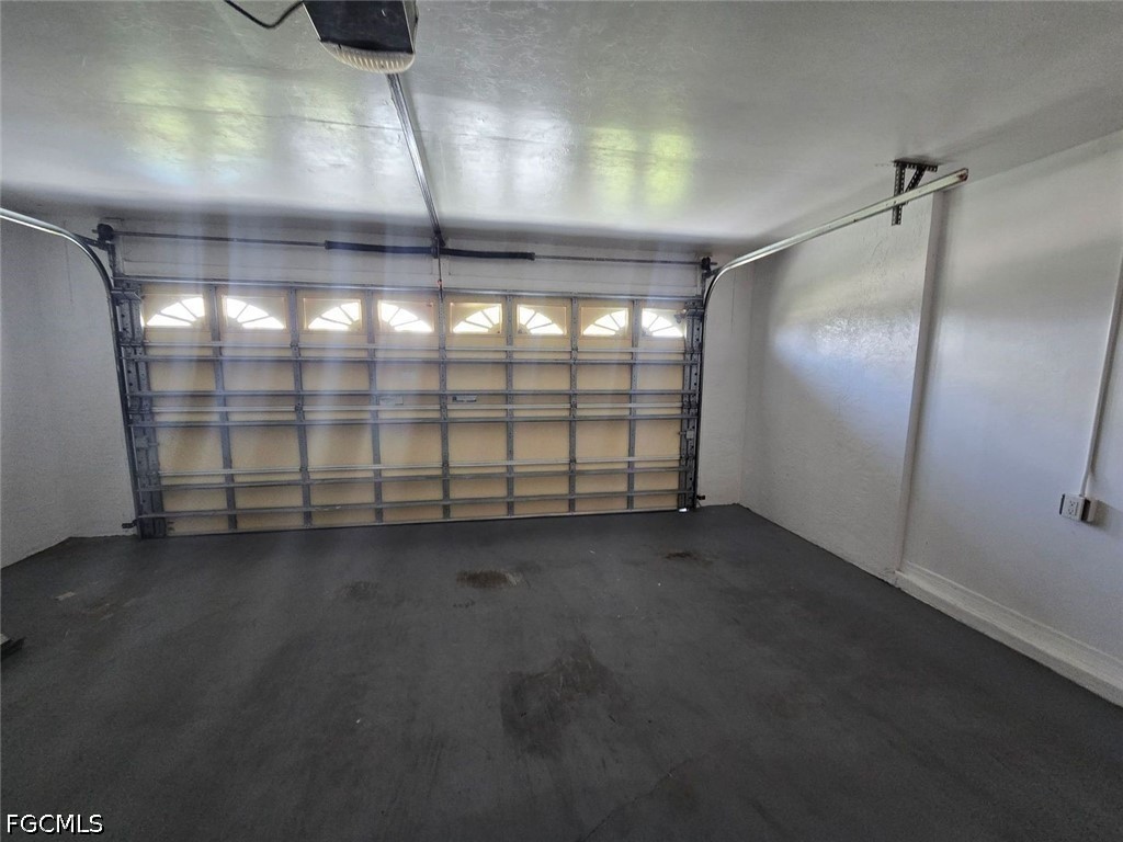 3 Bed SingleFamilyResidence for Sale in Cape Coral, photo 19