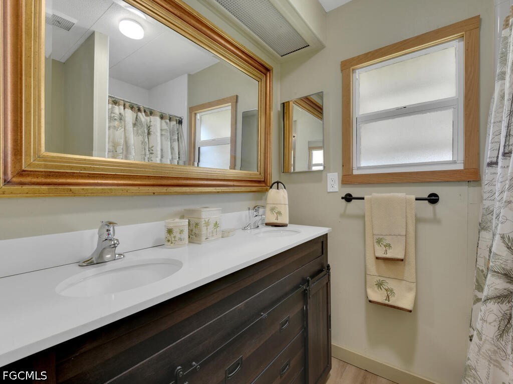 2 Bed ManufacturedHome for Sale in Fort Myers, photo 19