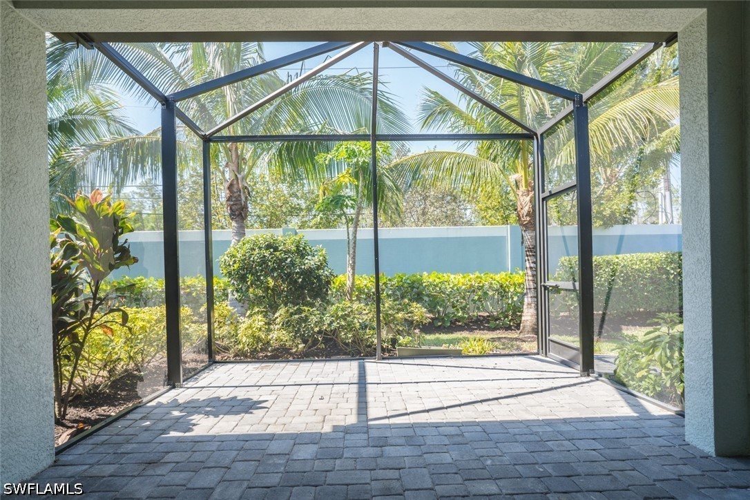 2 Bed Attached for Sale in Naples, photo 19